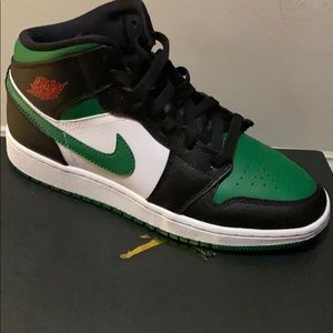 Jordan 1 Pine green mid